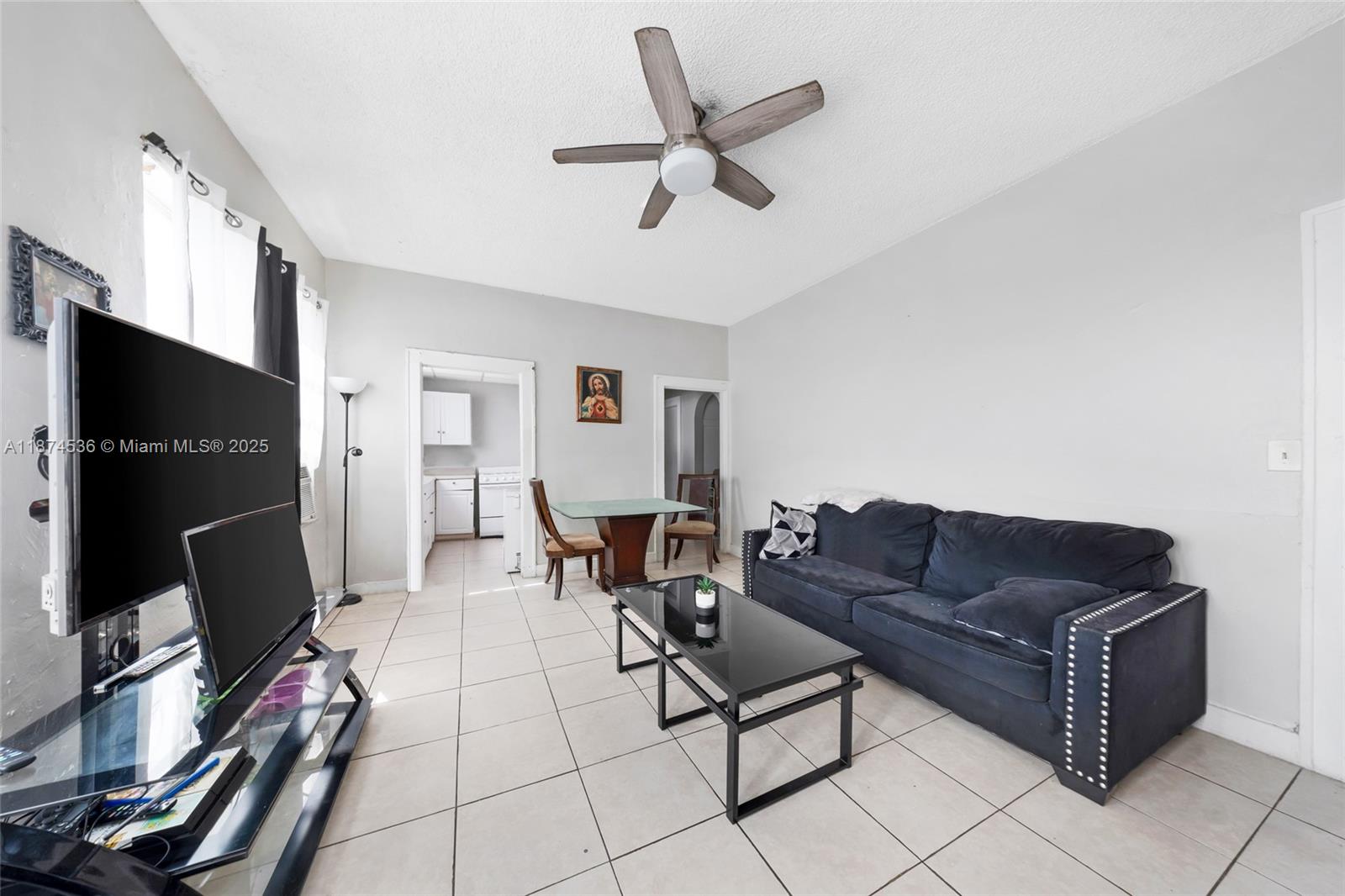   /   sq. ft. $ 2025-09-08 0 foto