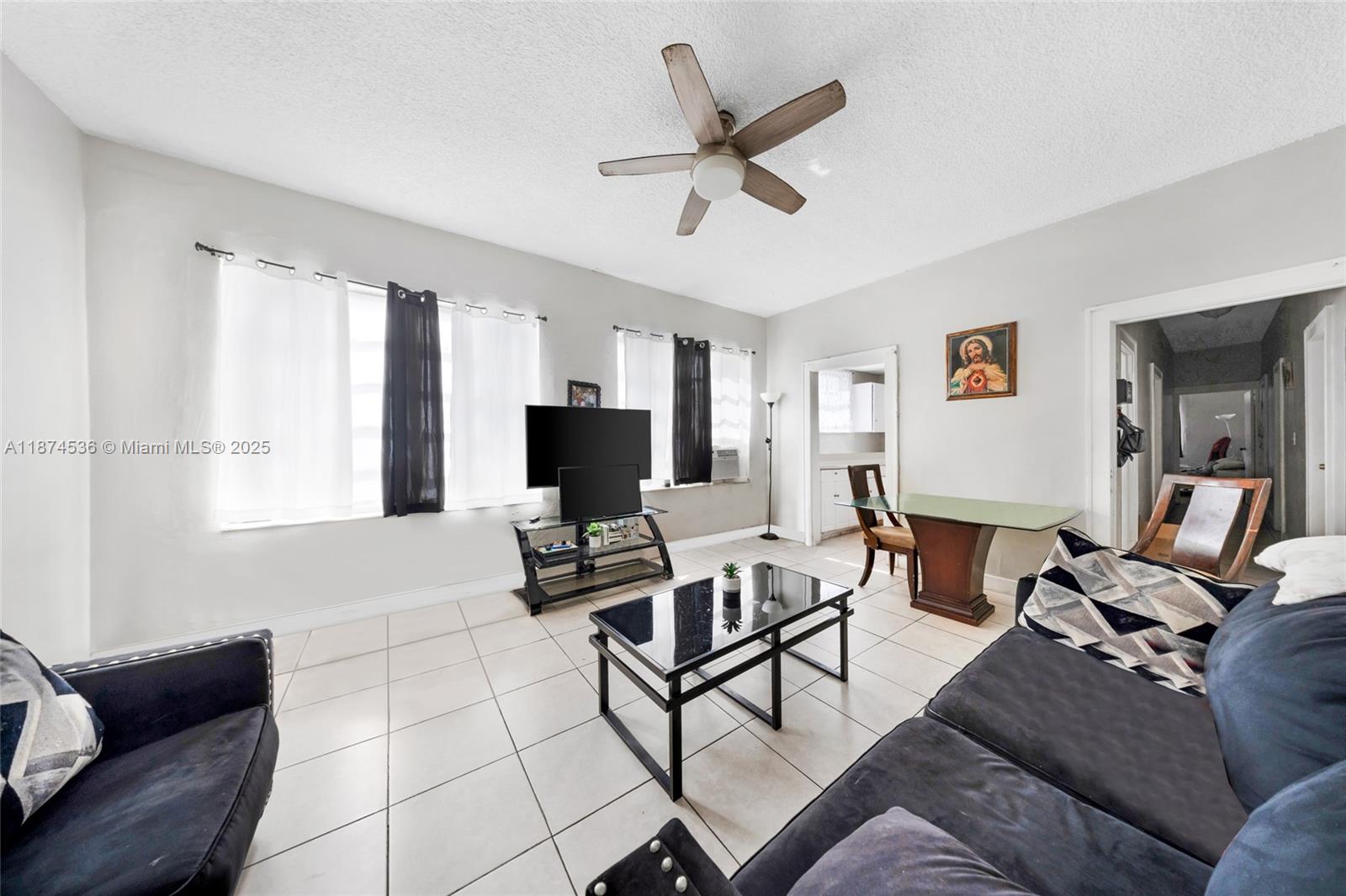   /   sq. ft. $ 2025-09-08 0 foto
