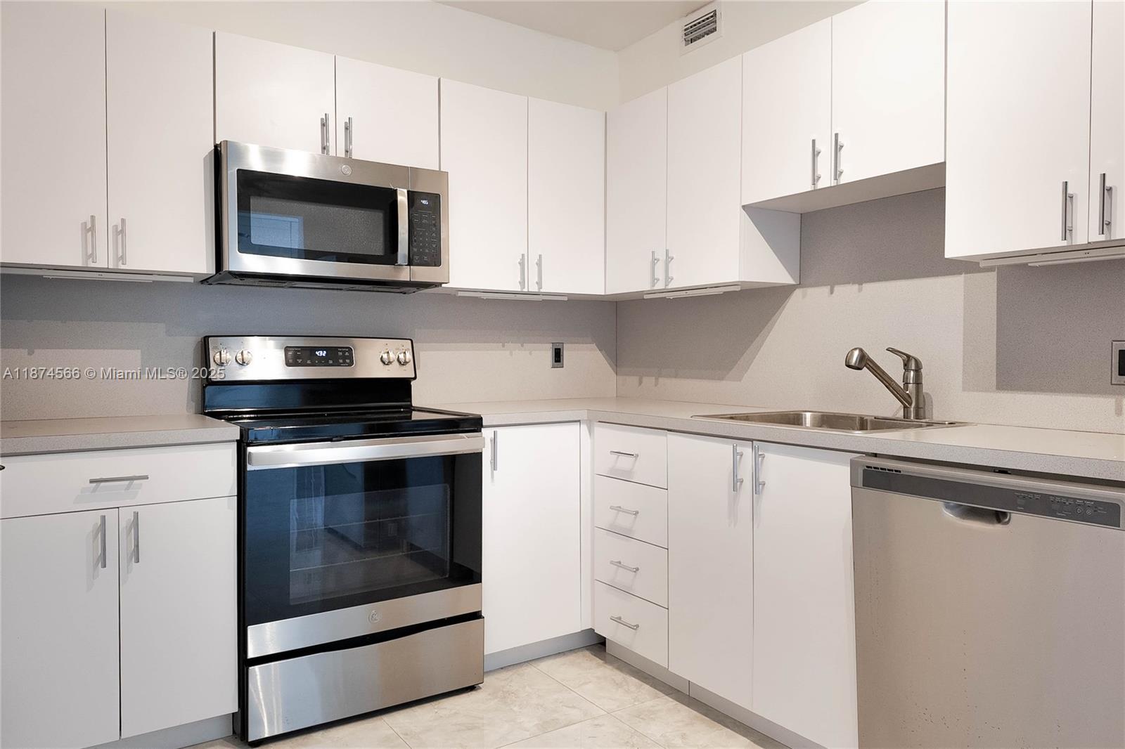 2C 1 / 2 870 sq. ft. $ 2025-09-08 0 Photo
