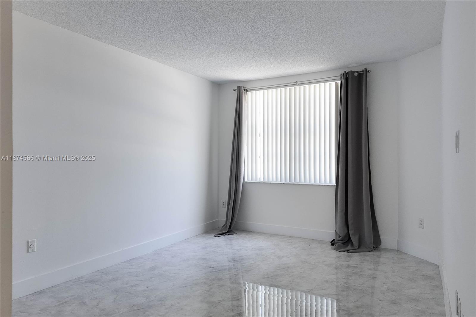 2C 1 / 2 870 sq. ft. $ 2025-09-08 0 Photo