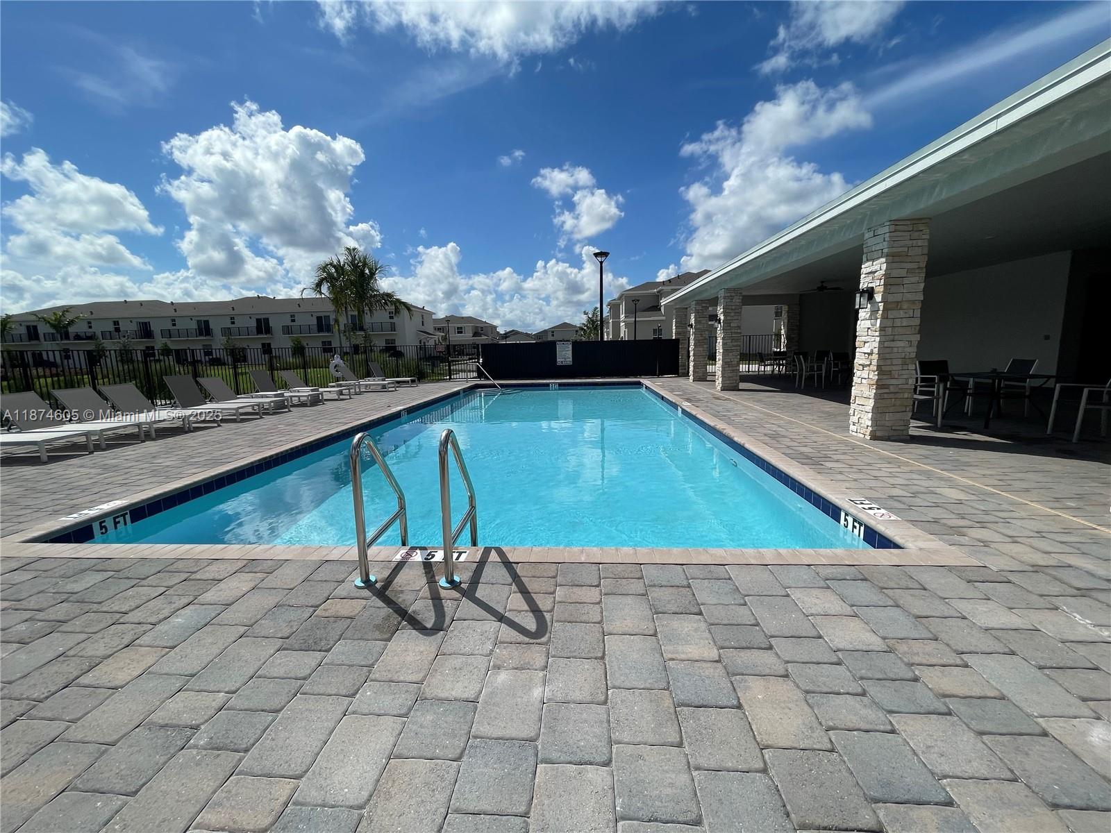 793 3 / 3 1712 sq. ft. $ 2025-09-08 0 Photo