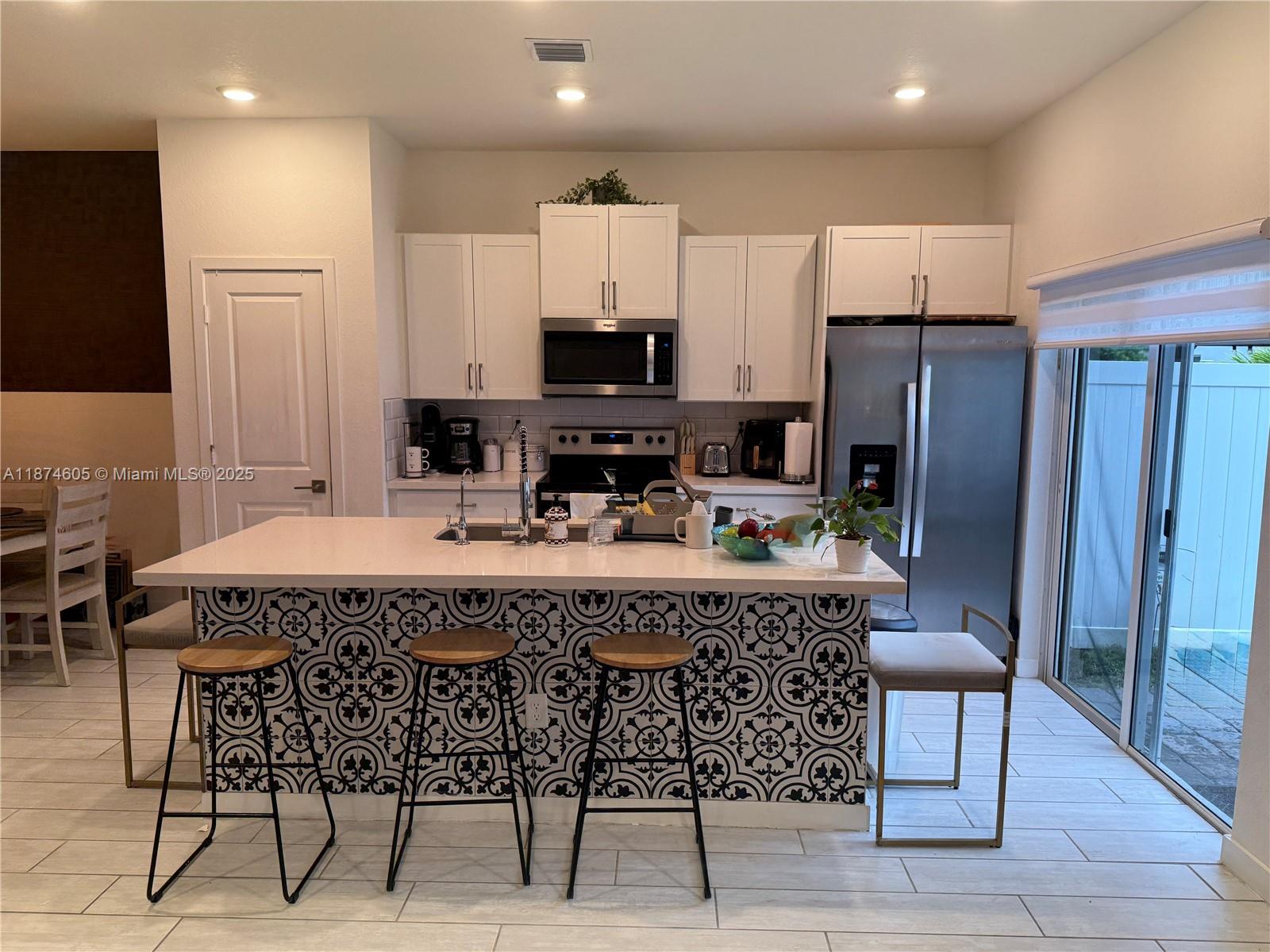793 3 / 3 1712 sq. ft. $ 2025-09-08 0 Photo