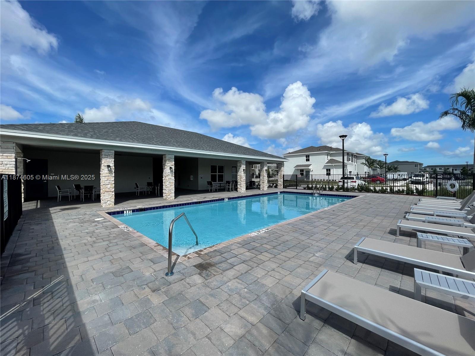793 3 / 3 1712 sq. ft. $ 2025-09-08 0 Photo