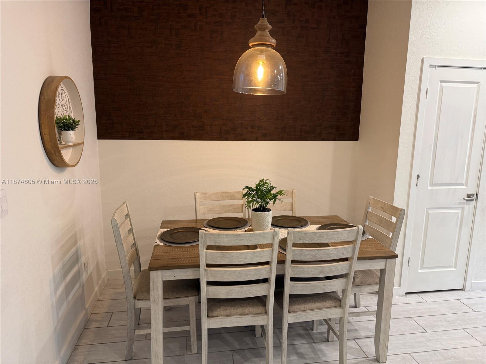 793 3 / 3 1712 sq. ft. $ 2025-09-08 0 Photo