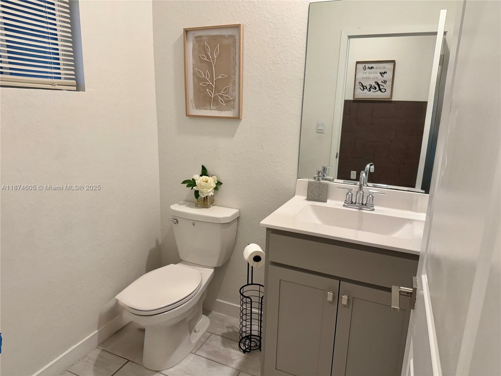 793 3 / 3 1712 sq. ft. $ 2025-09-08 0 Photo