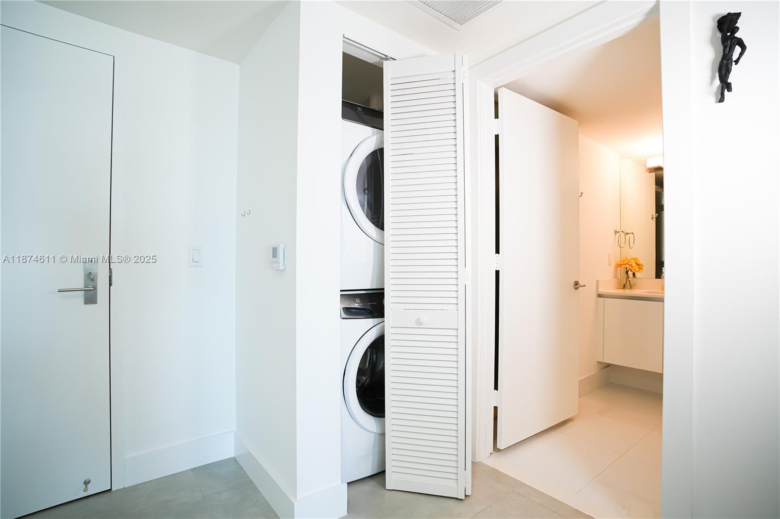 Ver detalles 4-1603 2 / 3 1524 sq. ft. $ 2025-09-08 0 foto