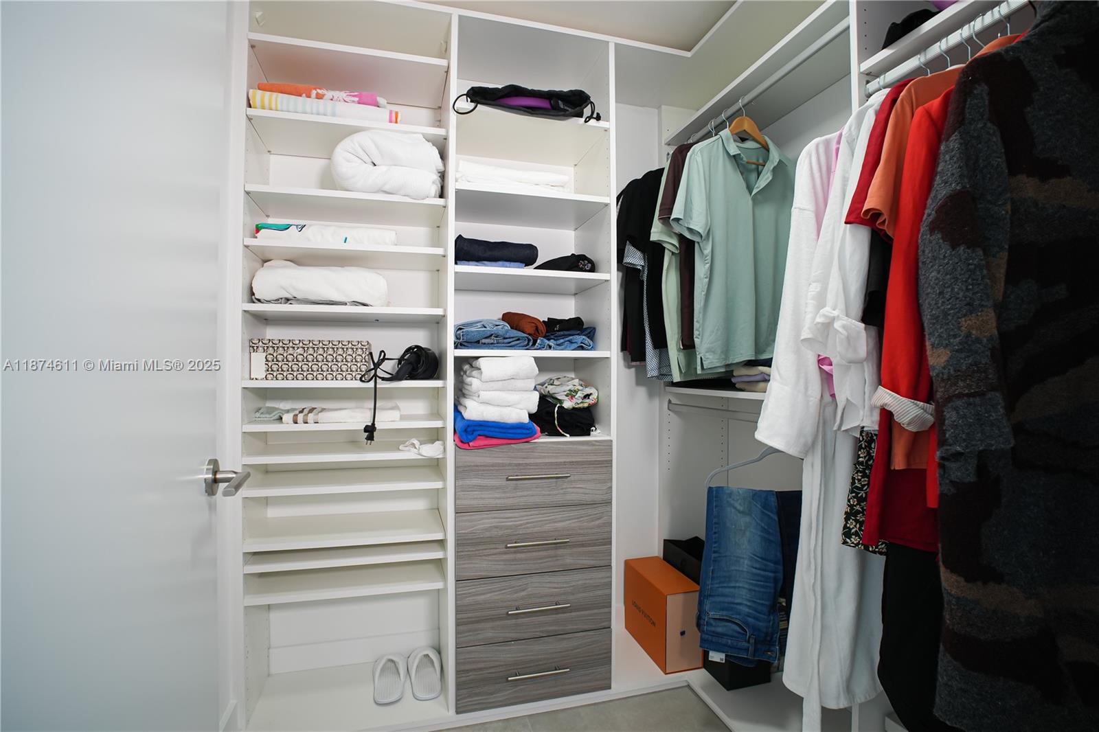 Ver detalles 4-1603 2 / 3 1524 sq. ft. $ 2025-09-08 0 foto