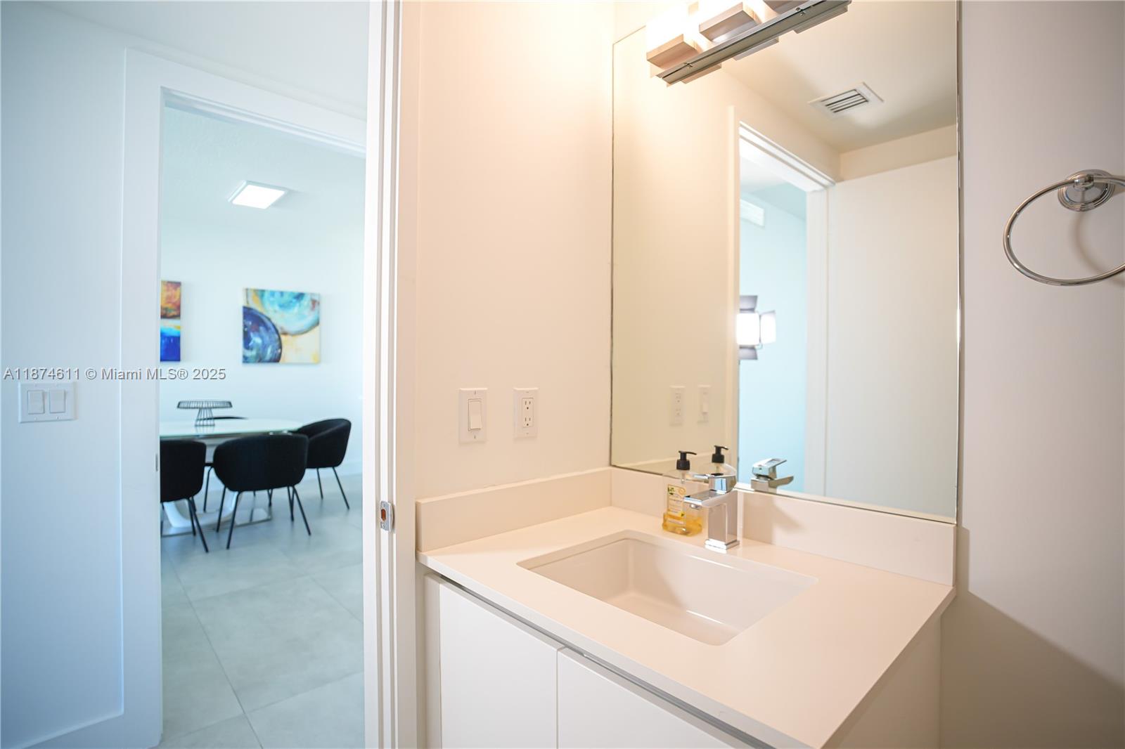Ver detalles 4-1603 2 / 3 1524 sq. ft. $ 2025-09-08 0 foto
