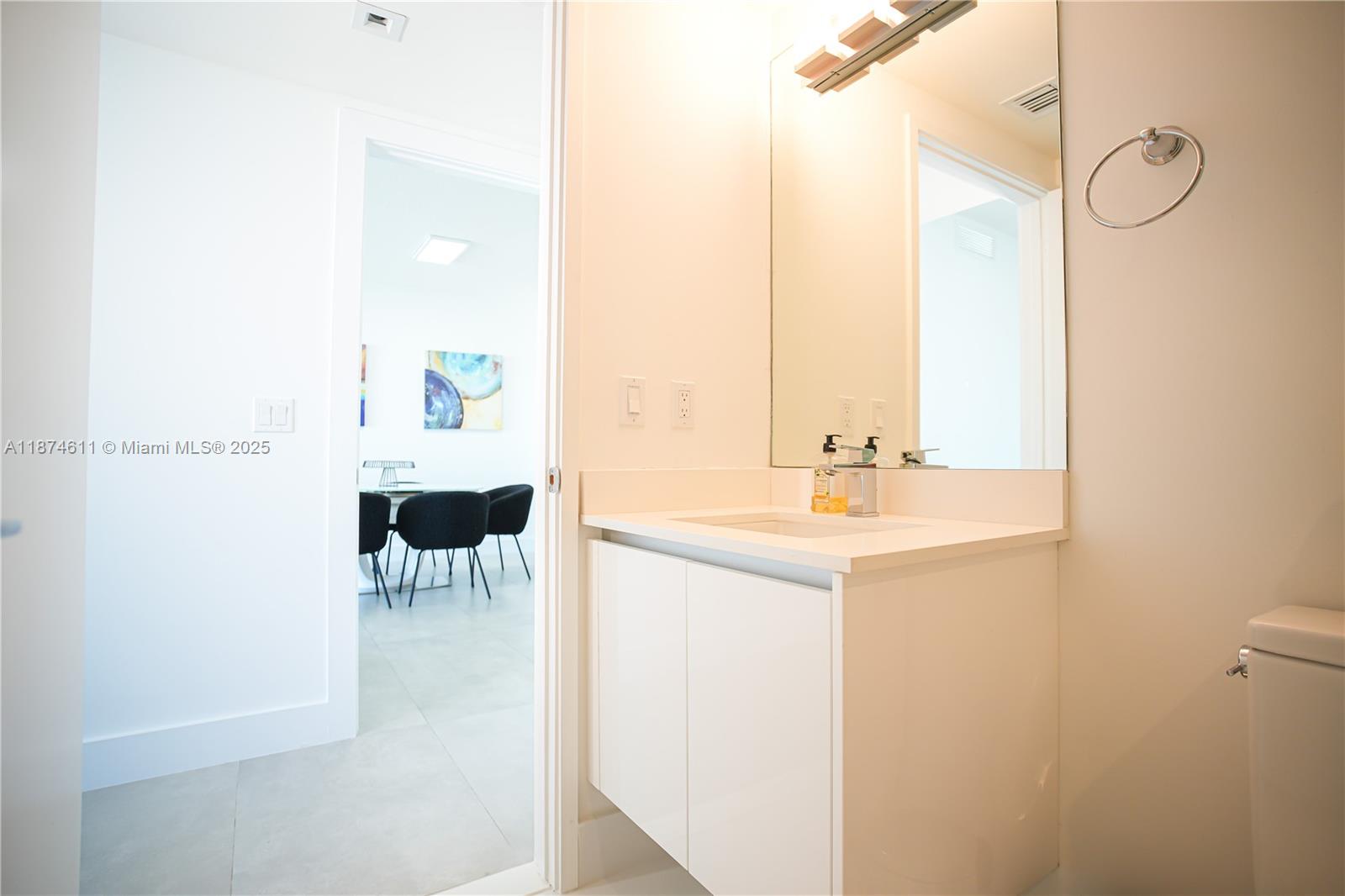 Ver detalles 4-1603 2 / 3 1524 sq. ft. $ 2025-09-08 0 foto