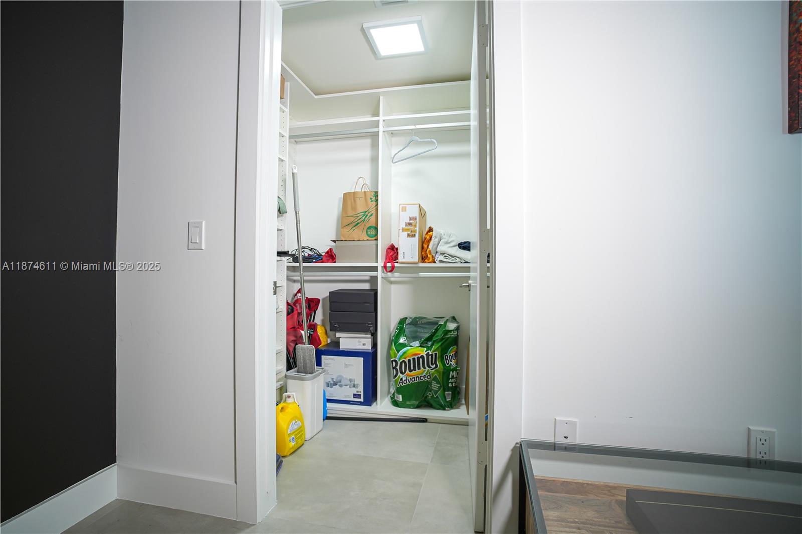 Ver detalles 4-1603 2 / 3 1524 sq. ft. $ 2025-09-08 0 foto