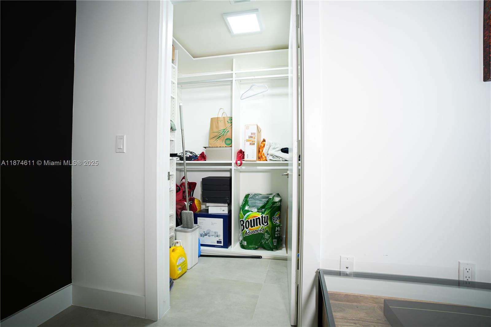 Ver detalles 4-1603 2 / 3 1524 sq. ft. $ 2025-09-08 0 foto