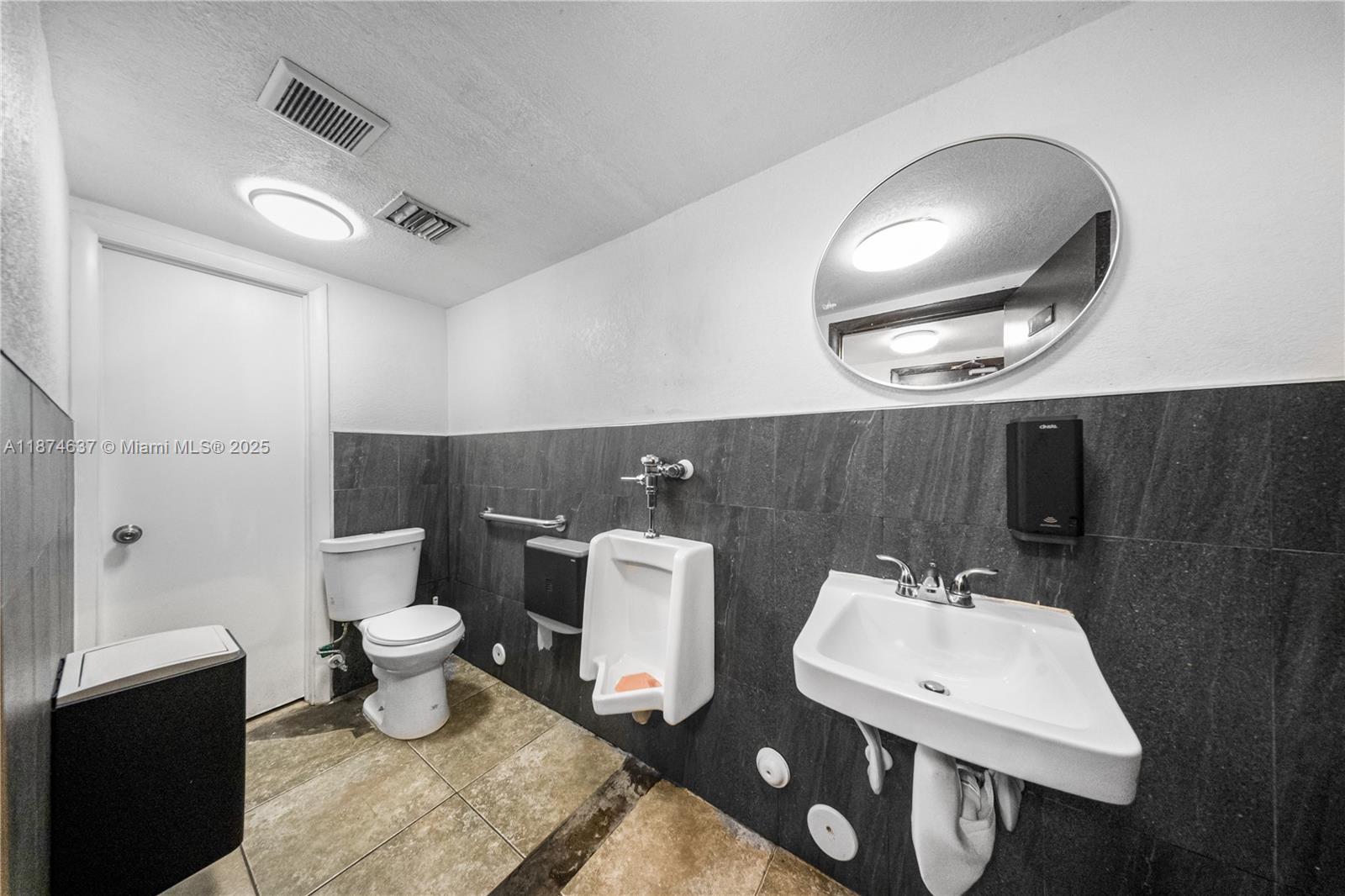 See details / sq. ft. $ 2025-09-08 0 Photo