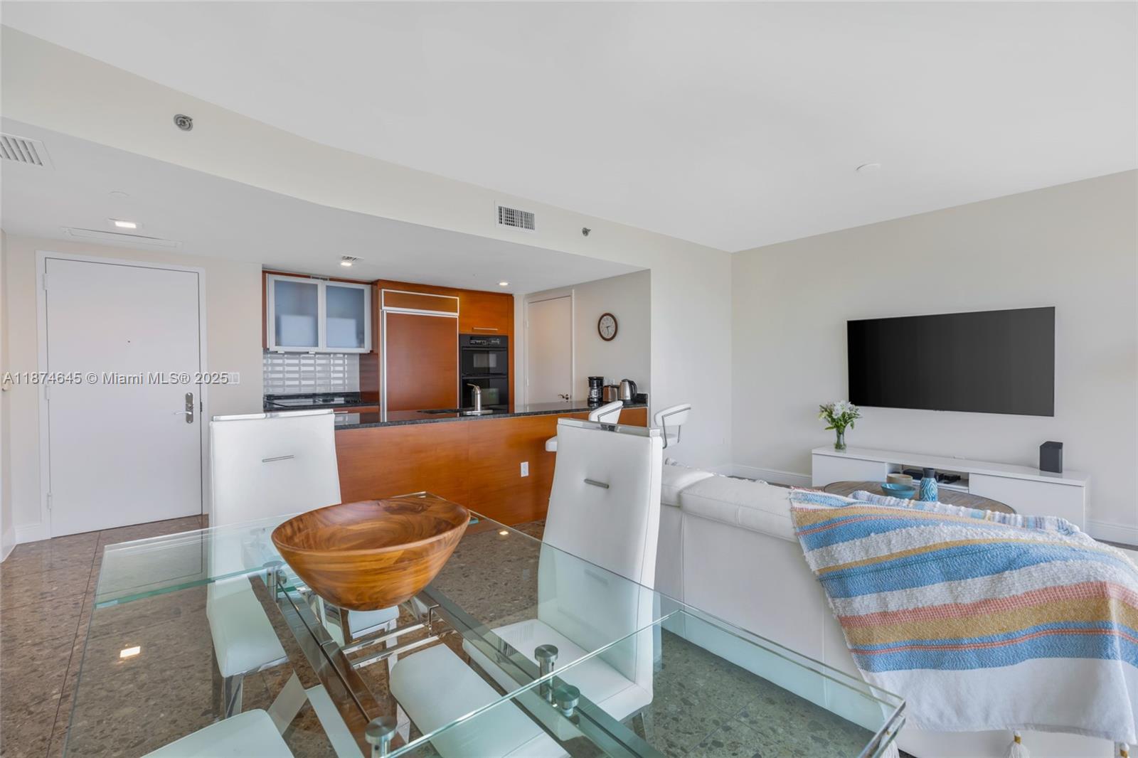 See details 4107 1 / 1 871 sq. ft. $ 2025-09-08 0 Photo