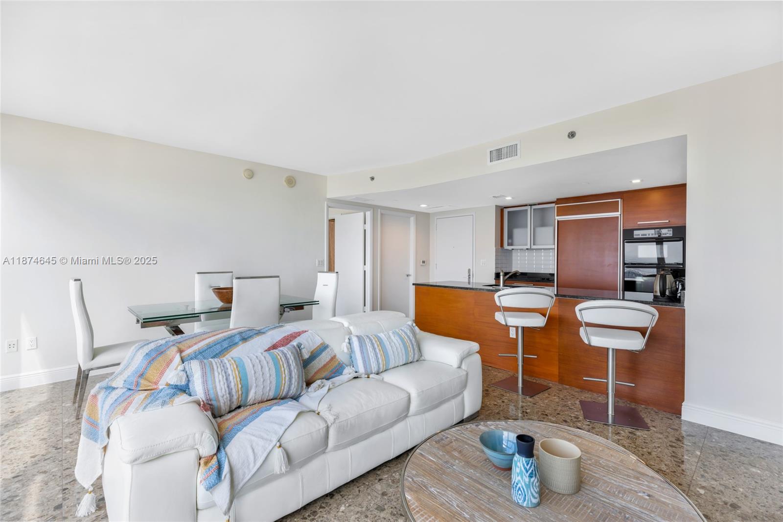 See details 4107 1 / 1 871 sq. ft. $ 2025-09-08 0 Photo