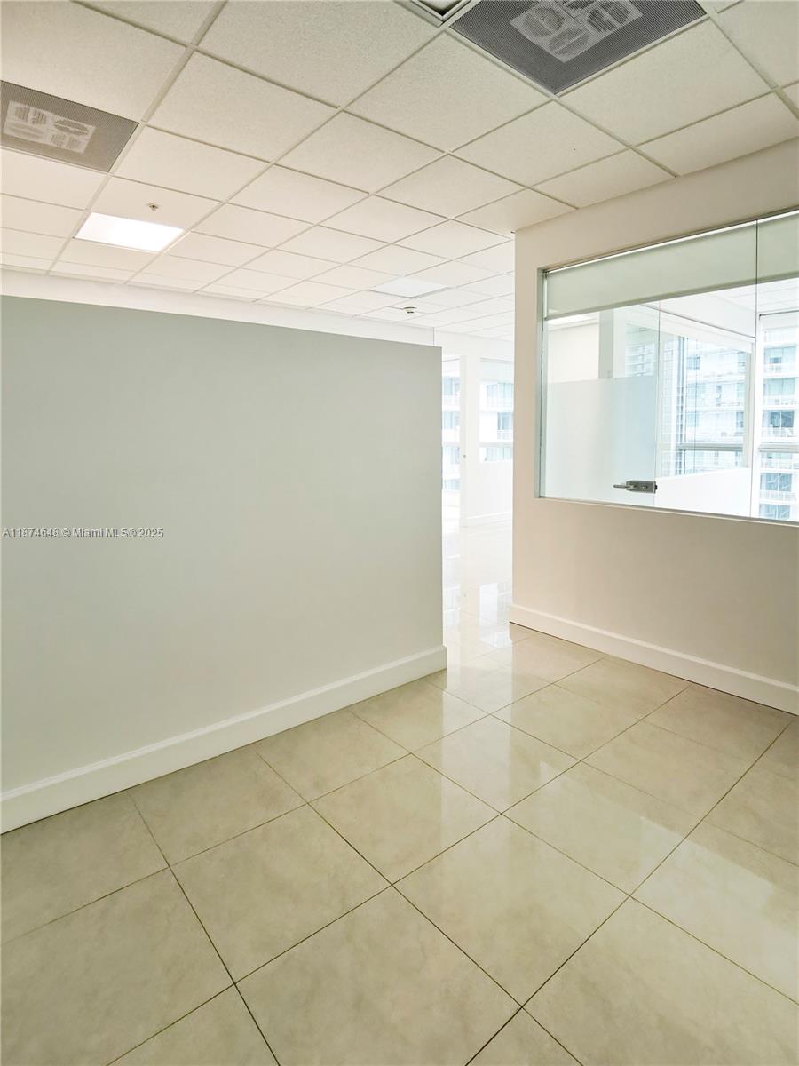 2003  /   sq. ft. $ 2025-09-08 0 foto