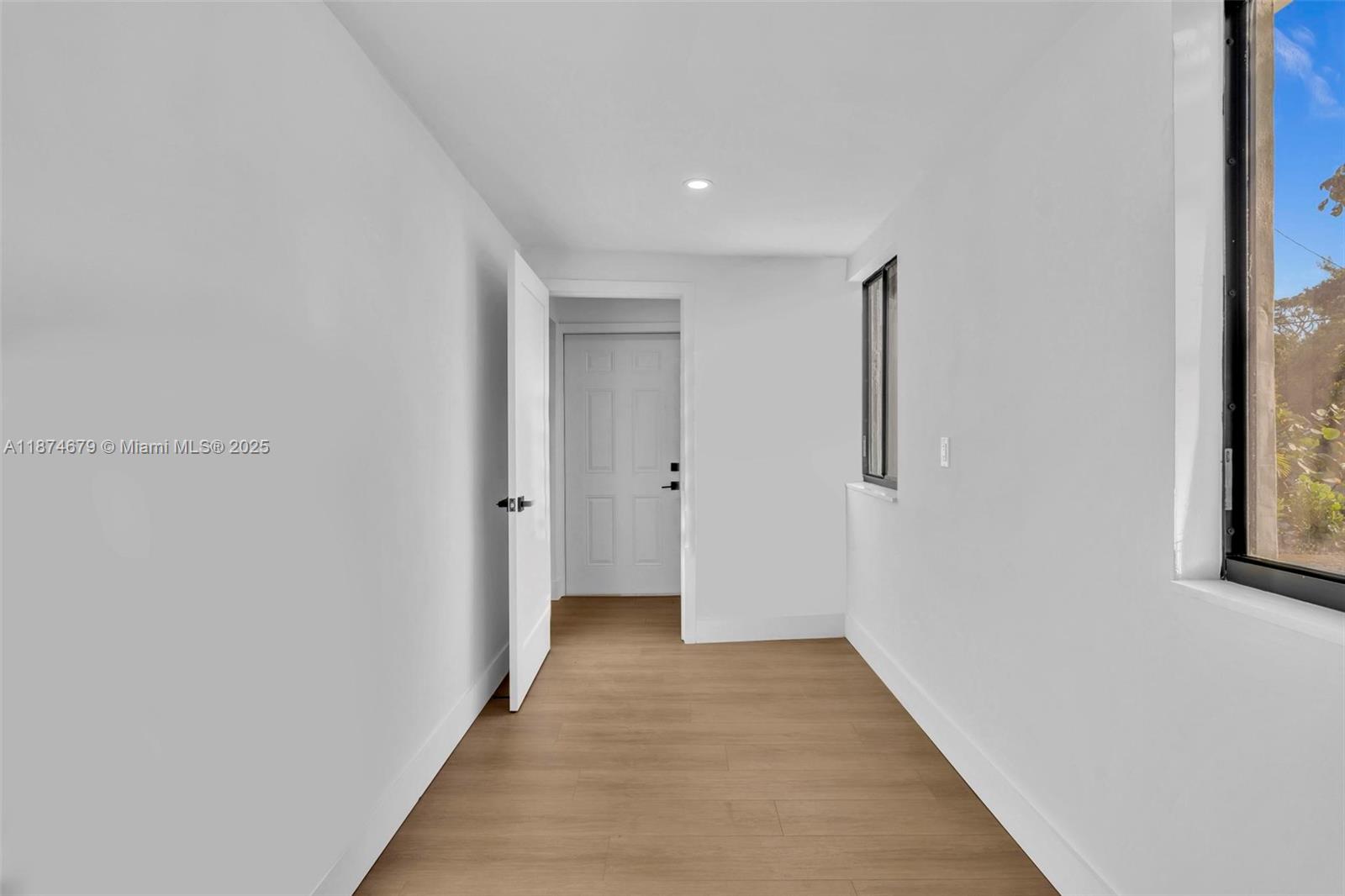 See details / 1856 sq. ft. $ 2025-09-08 0 Photo