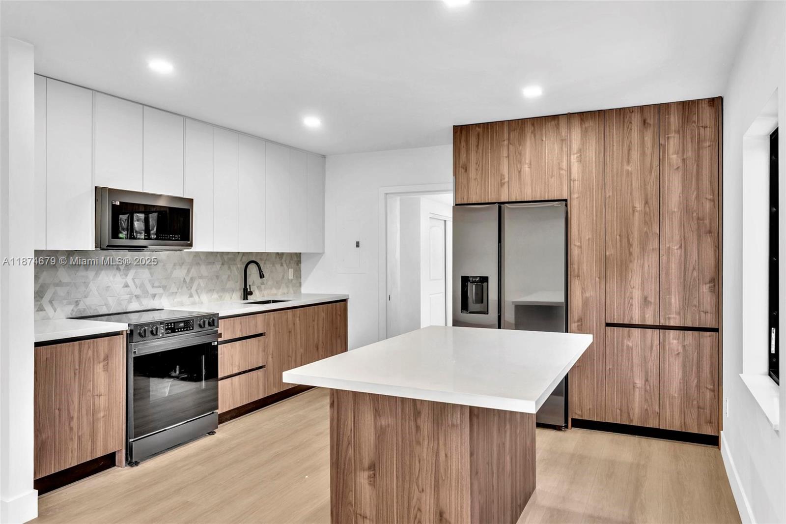 See details / 1856 sq. ft. $ 2025-09-08 0 Photo