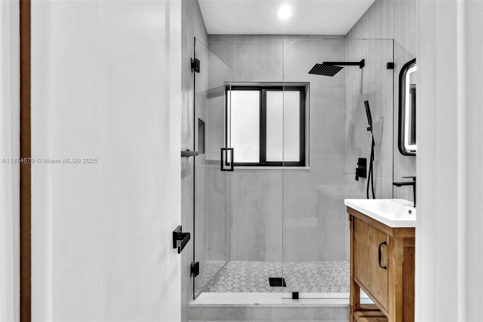 See details / 1856 sq. ft. $ 2025-09-08 0 Photo
