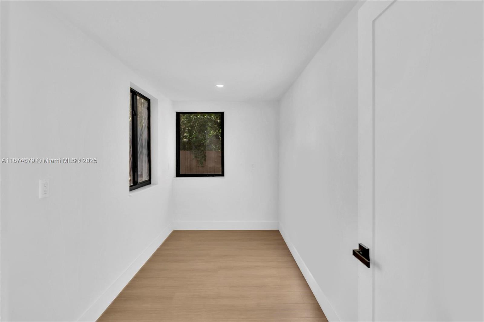 See details / 1856 sq. ft. $ 2025-09-08 0 Photo