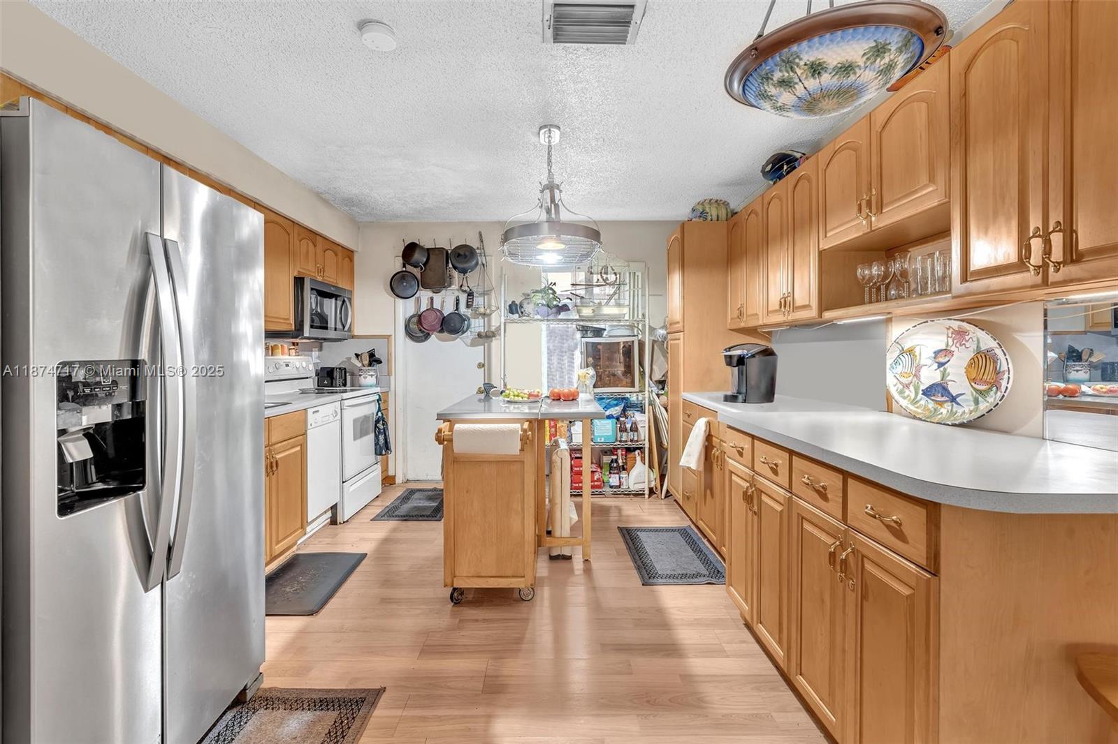 See details / 1798 sq. ft. $ 2025-09-08 0 Photo