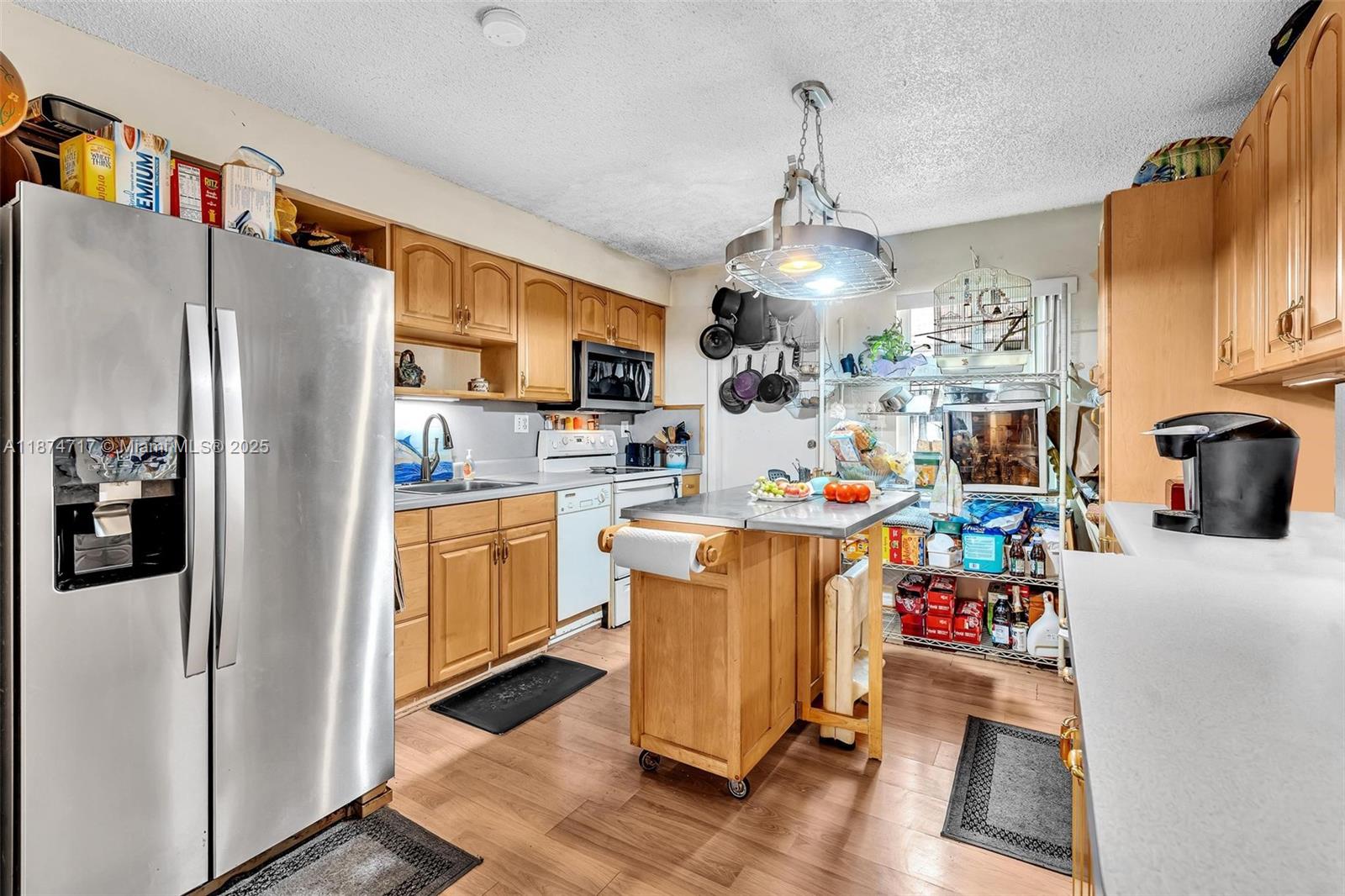 See details / 1798 sq. ft. $ 2025-09-08 0 Photo