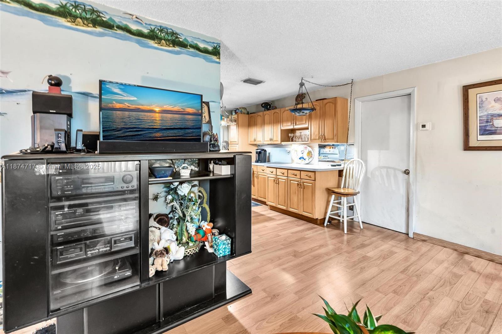 See details / 1798 sq. ft. $ 2025-09-08 0 Photo