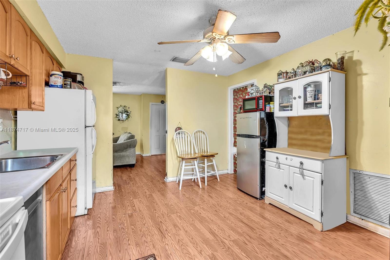 See details / 1798 sq. ft. $ 2025-09-08 0 Photo