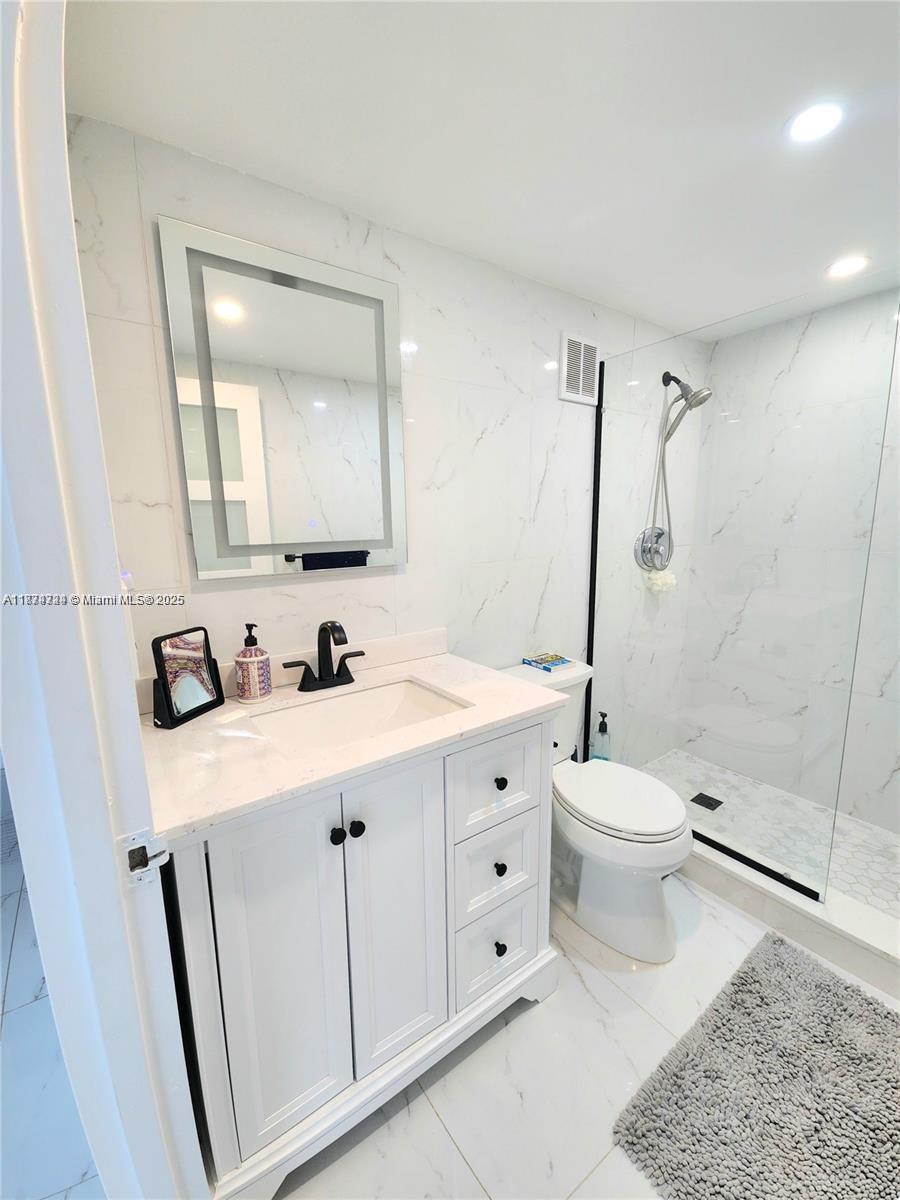 Photo of 3725 Ocean Dr  #1410, Hollywood, Florida, 33019 - 