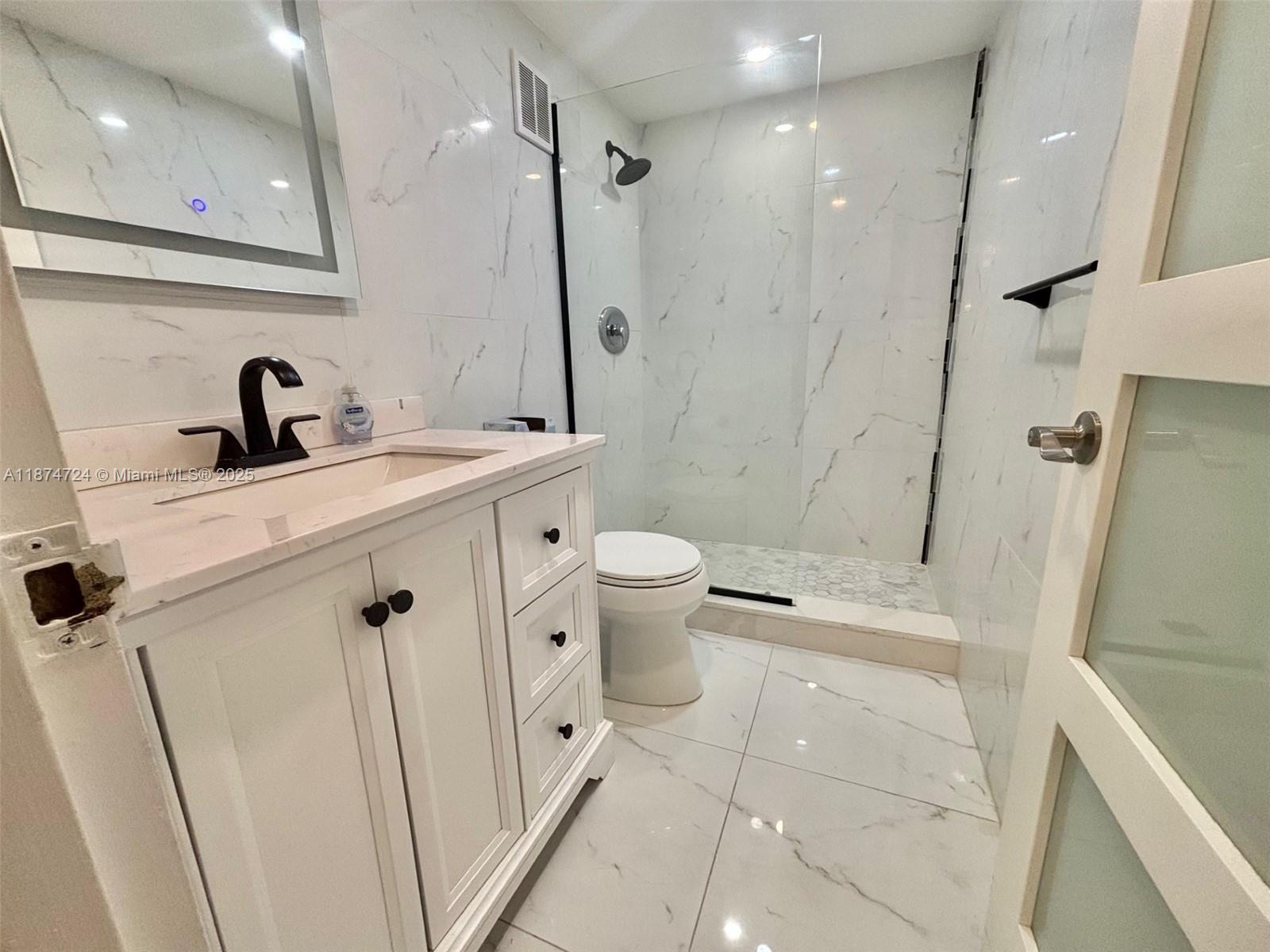 Photo of 3725 Ocean Dr  #1410, Hollywood, Florida, 33019 - 