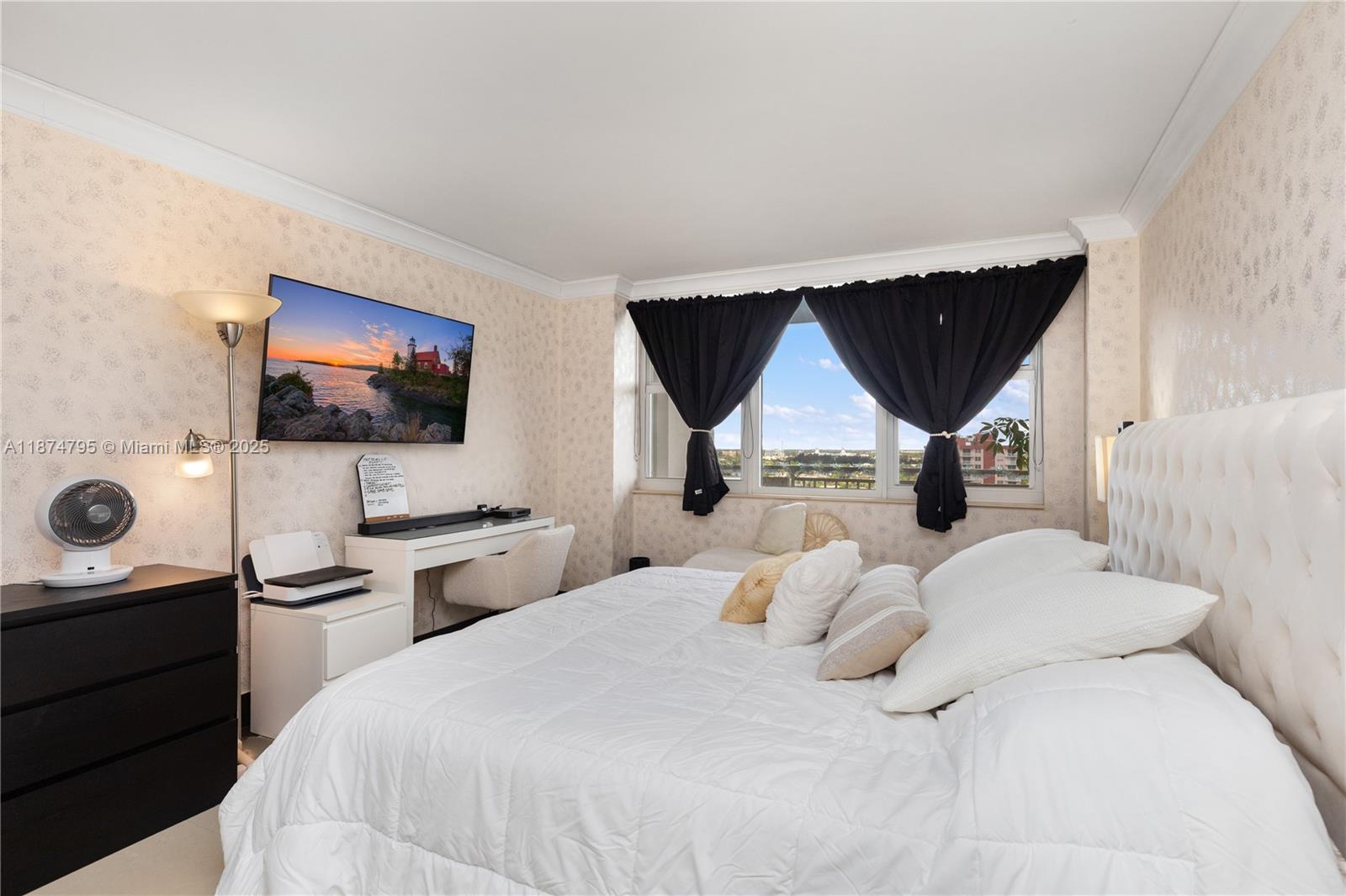 Photo of 3180 Ocean Dr  #1517, Hallandale Beach, Florida, 33009 - 