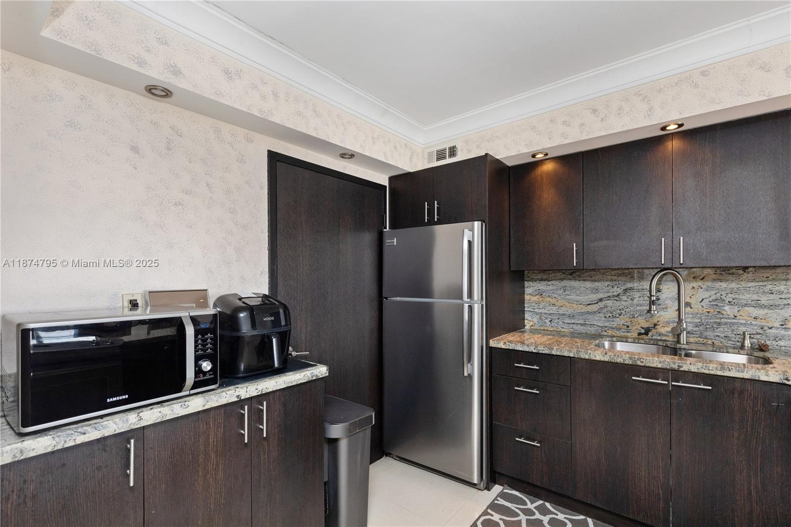 Photo of 3180 Ocean Dr  #1517, Hallandale Beach, Florida, 33009 - 