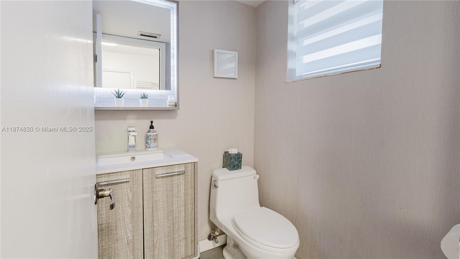 Photo of 21195 Helmsman Dr  (21195), Aventura, Florida, 33180 - 