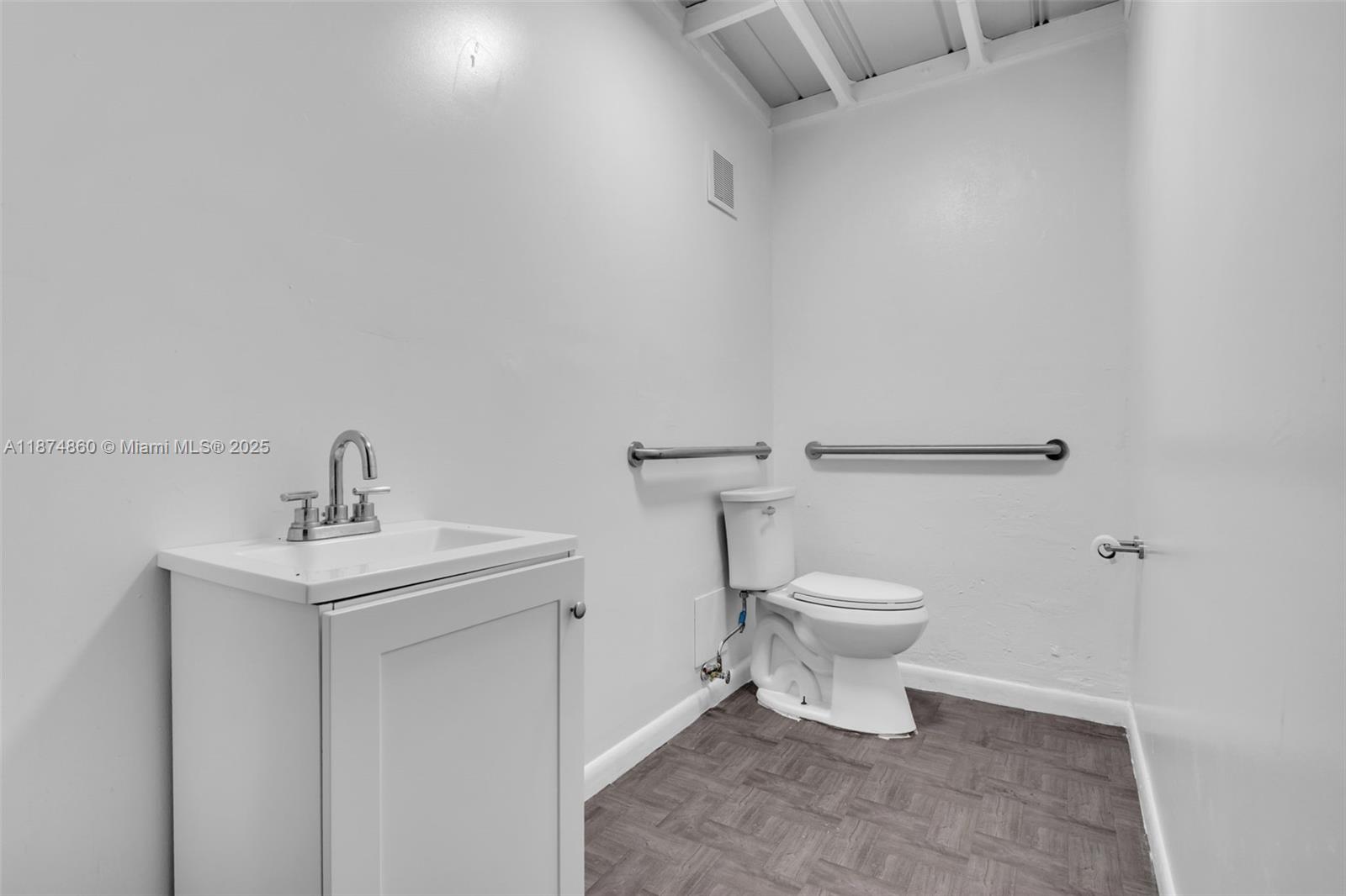 See details 2322 / sq. ft. $ 2025-09-08 0 Photo