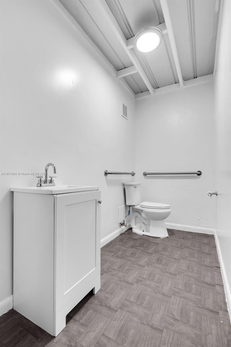 See details 2322 / sq. ft. $ 2025-09-08 0 Photo