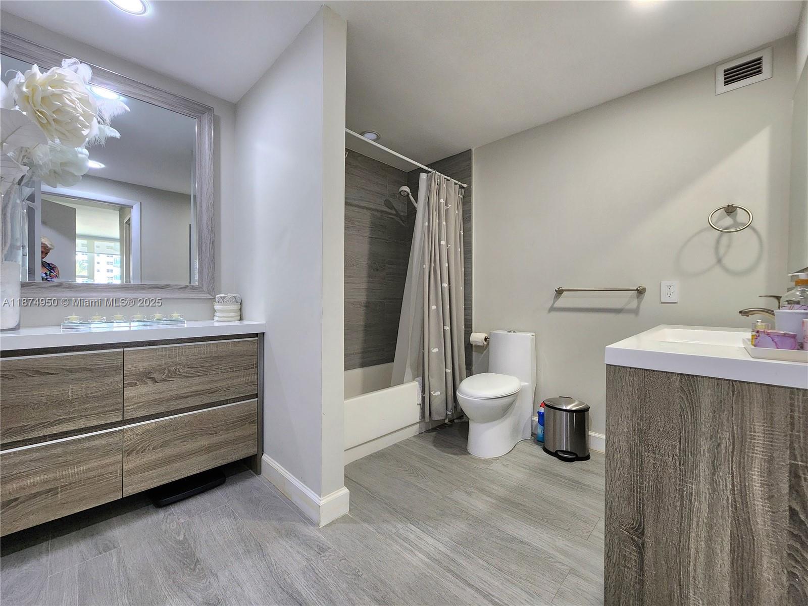 Photo of 3505 Ocean Dr  #312, Hollywood, Florida, 33019 - 