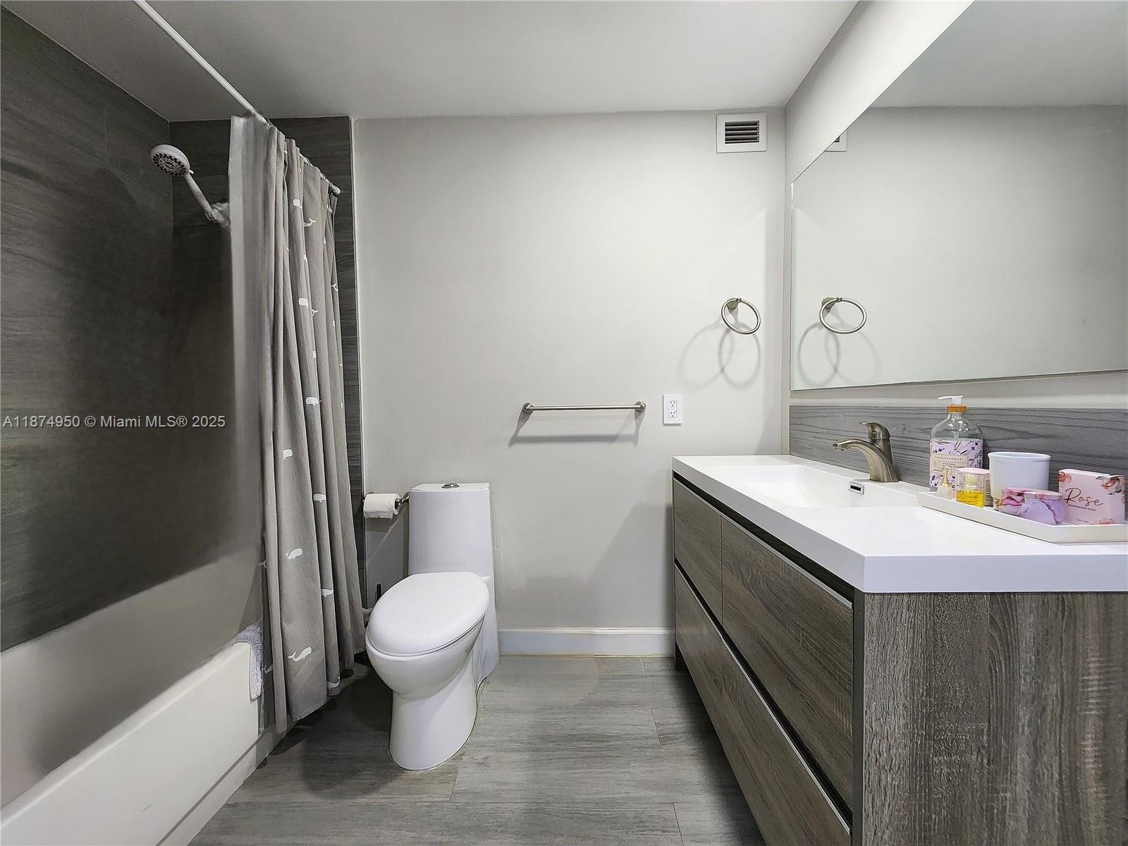 Photo of 3505 Ocean Dr  #312, Hollywood, Florida, 33019 - 