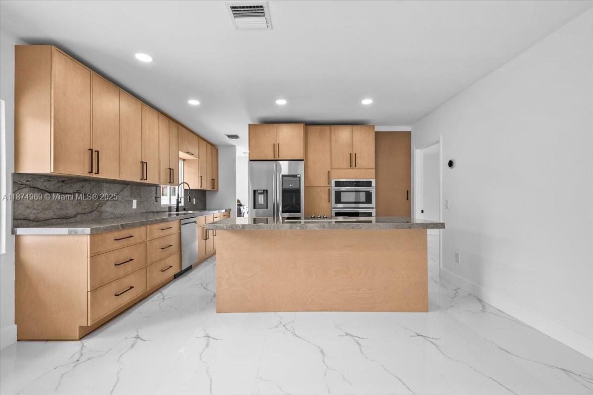   /  2151 sq. ft. $ 2025-09-09 0 Photo