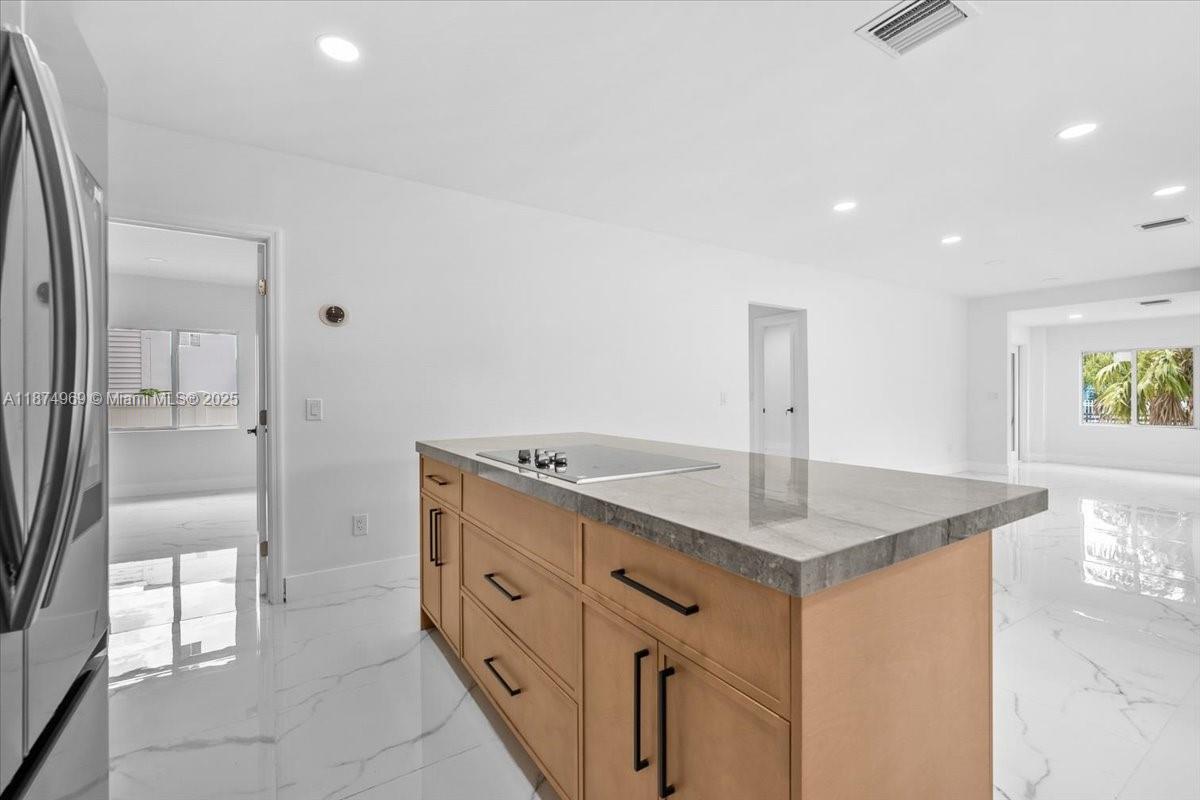  /  2151 sq. ft. $ 2025-09-09 0 Photo