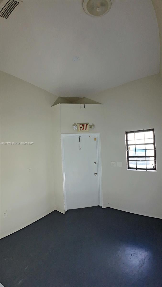 8  /   sq. ft. $ 2025-09-09 0 foto
