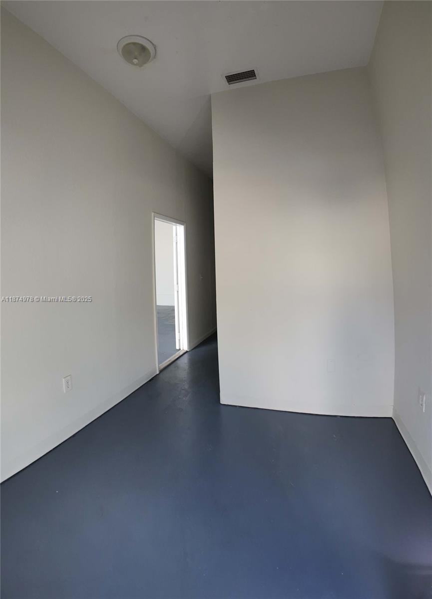 8  /   sq. ft. $ 2025-09-09 0 foto