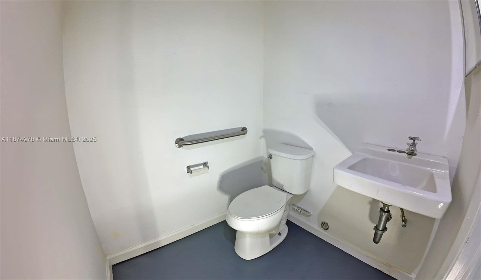 8  /   sq. ft. $ 2025-09-09 0 foto