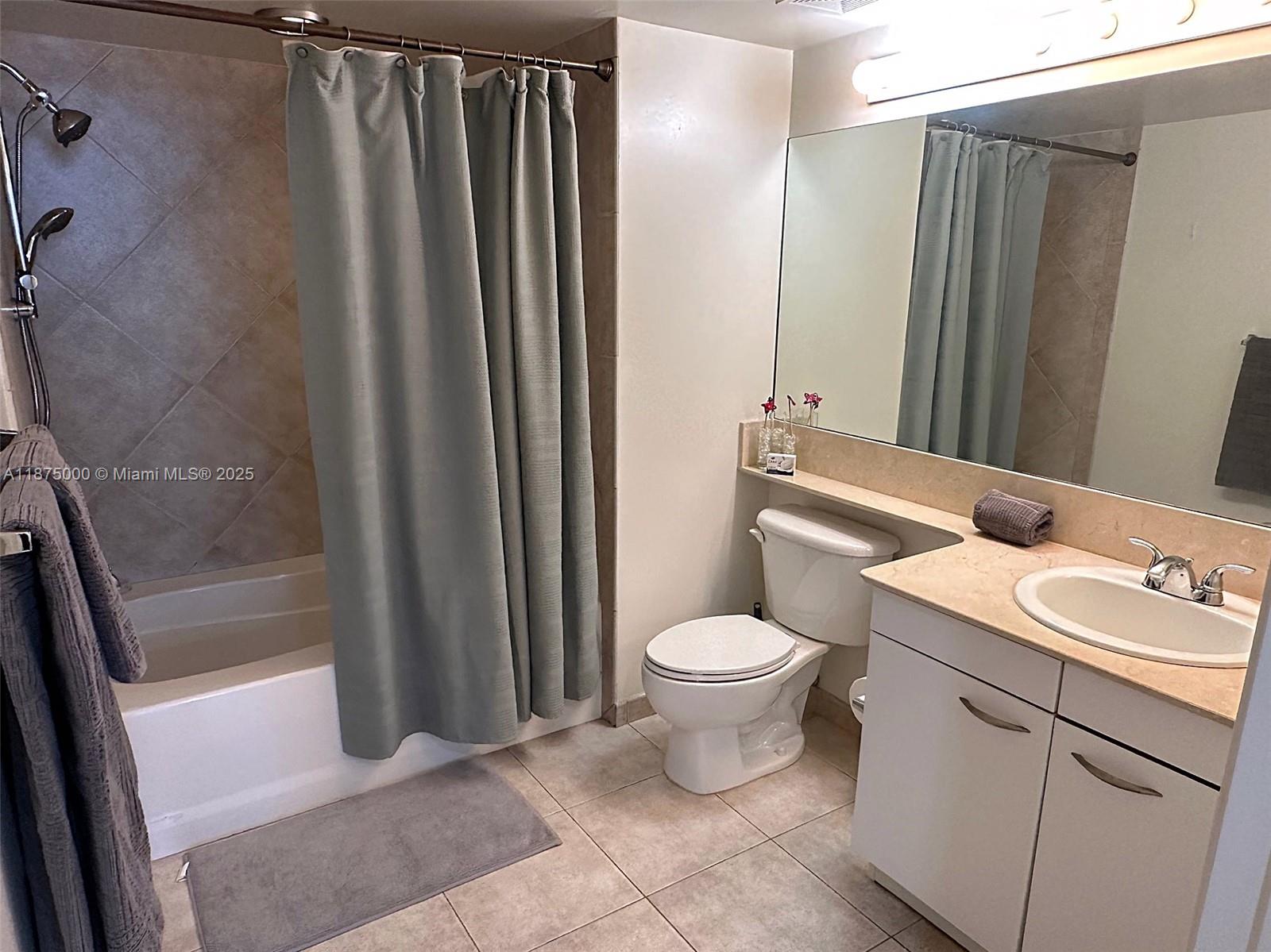 Photo of 2080 OCEAN DRIVE  #1010, Hallandale Beach, Florida, 33009 - Shower/tub combo