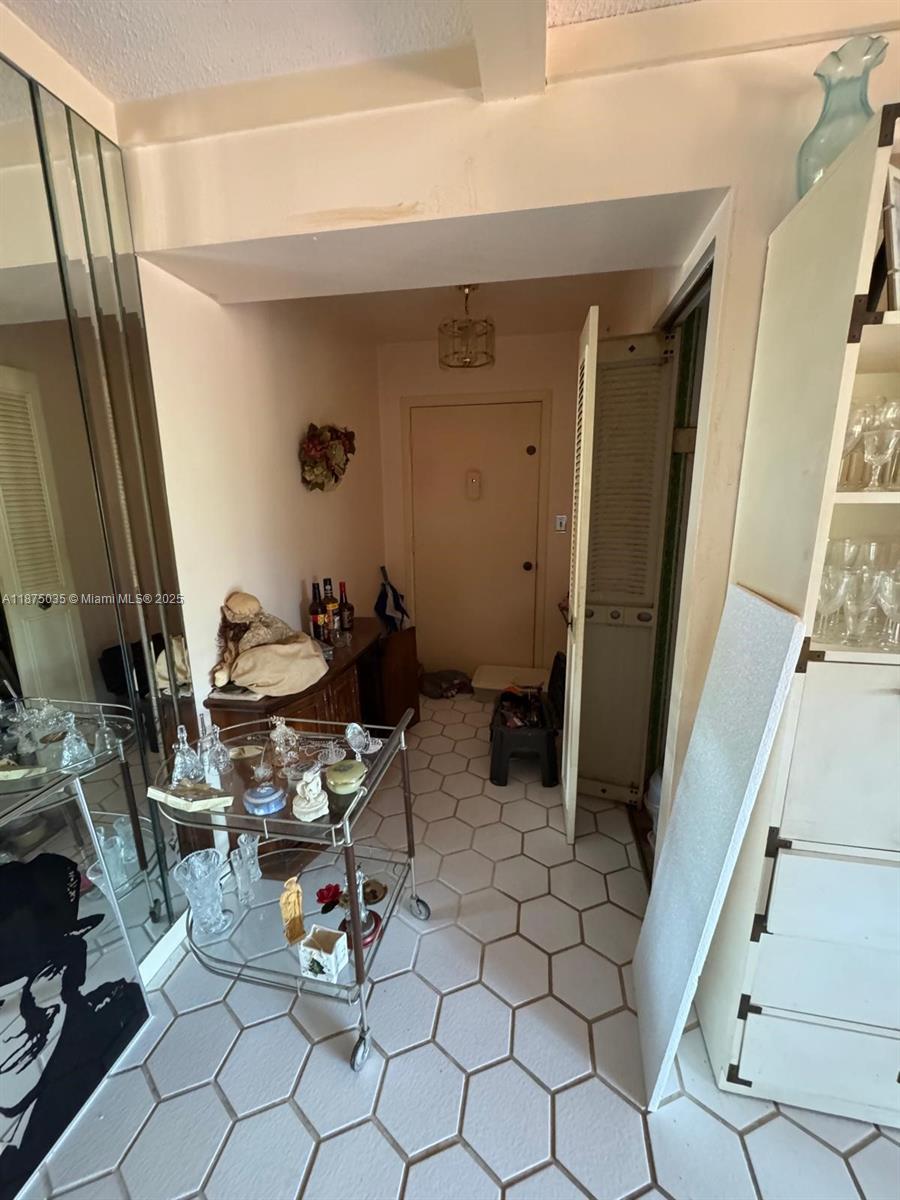 Ver detalles 105 2 / 2 1080 sq. ft. $ 2025-09-09 0 foto
