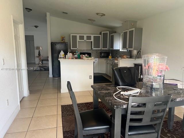 12418 4 / 3 1827 sq. ft. $ 2025-10-05 0 foto