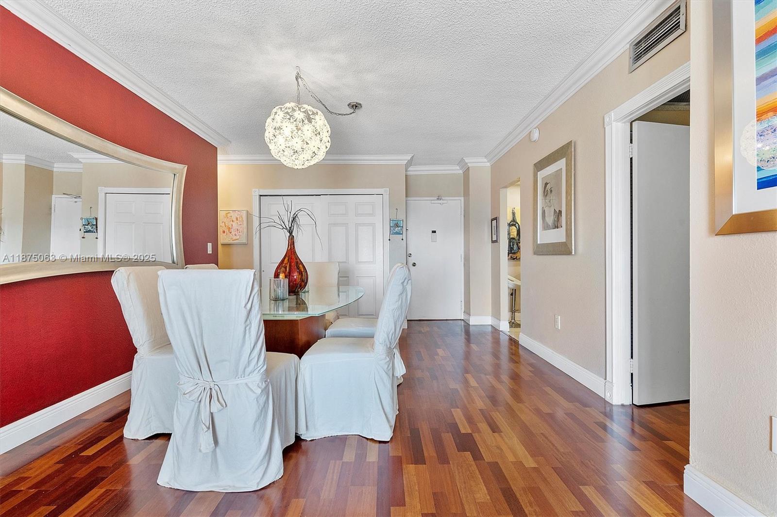 See details 7N 1 / 2 870 sq. ft. $ 2025-09-09 0 Photo