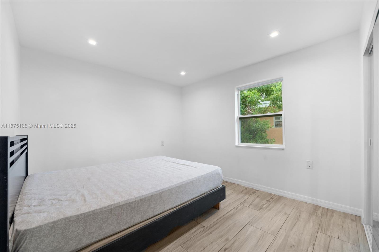 See details / 2116 sq. ft. $ 2025-09-09 0 Photo