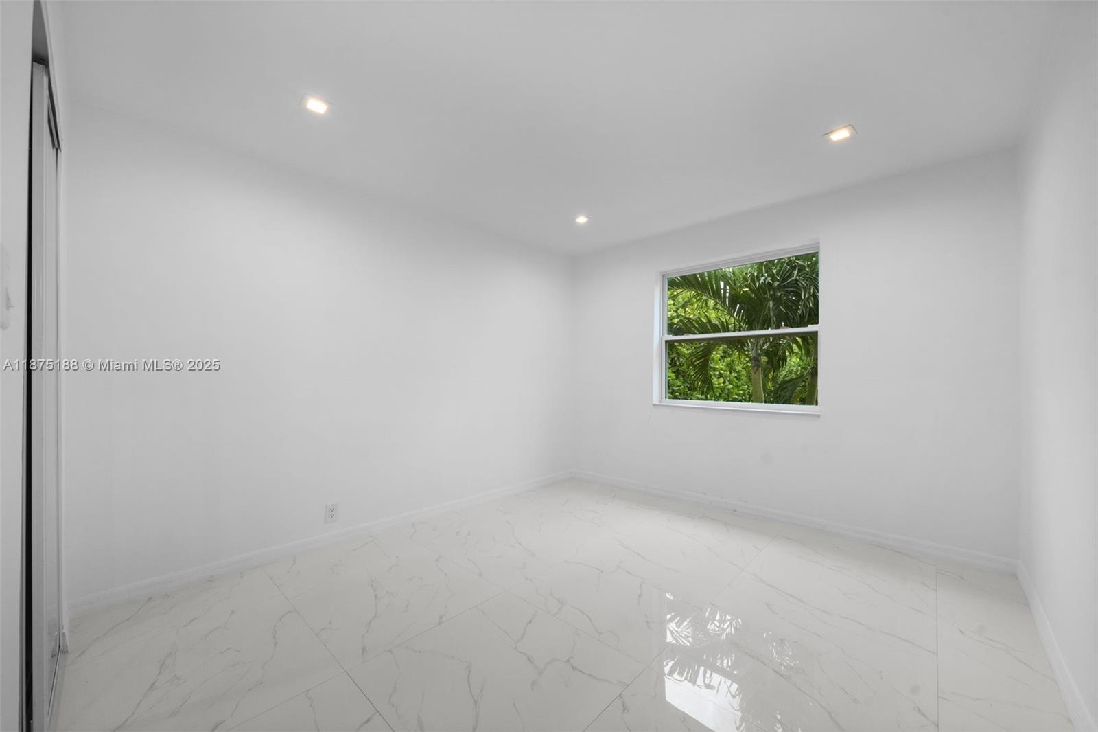 See details / 2116 sq. ft. $ 2025-09-09 0 Photo