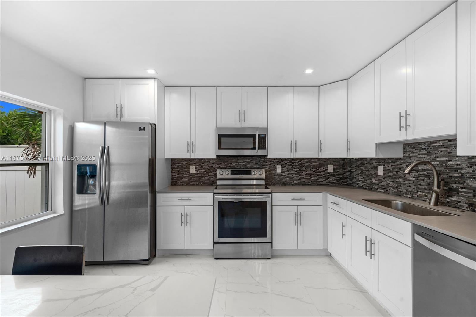 See details / 2116 sq. ft. $ 2025-09-09 0 Photo