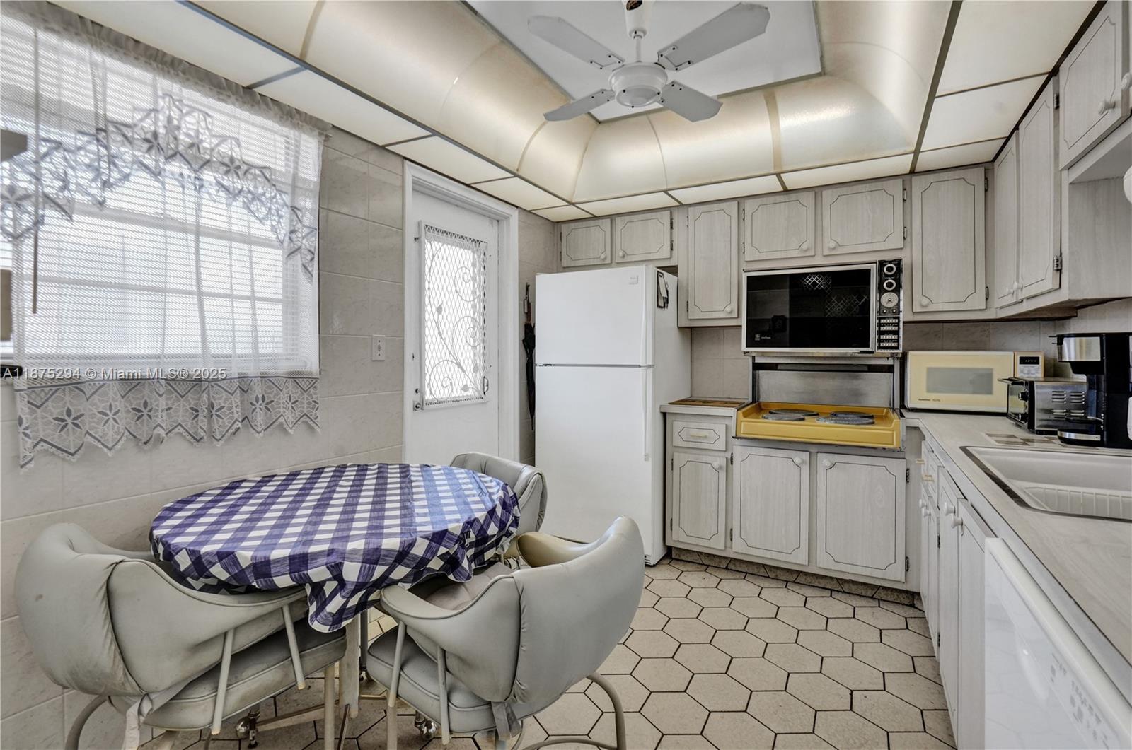 Photo of 218 12th Ave  #302, Hallandale Beach, Florida, 33009 - 