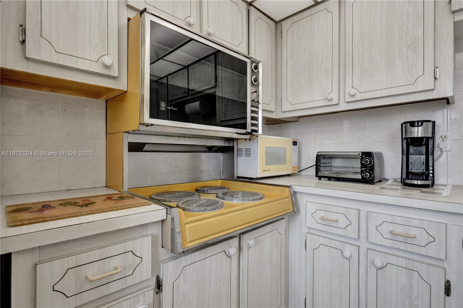 Photo of 218 12th Ave  #302, Hallandale Beach, Florida, 33009 - 